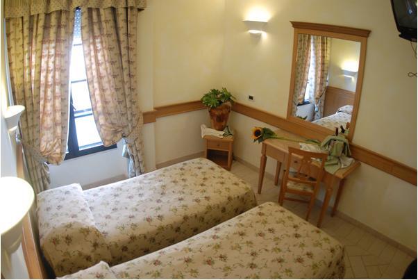 Hotel Pace San Giovanni Rotondo Room photo