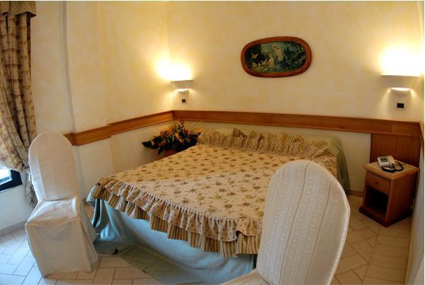 Hotel Pace San Giovanni Rotondo Room photo